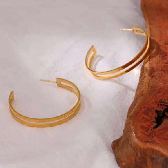 💛18K gold plated round  hollow earrings - Picture 6 of 8